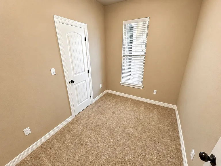 922 Antler Dr — Photo 8