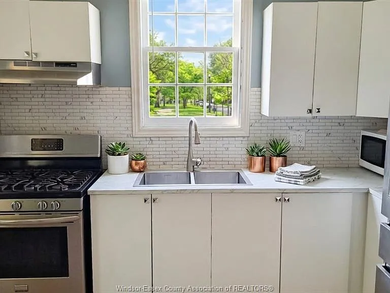 363 McKay Ave — Photo 7