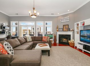 1933 W Irving Park Rd APT 3, Chicago, IL 60613