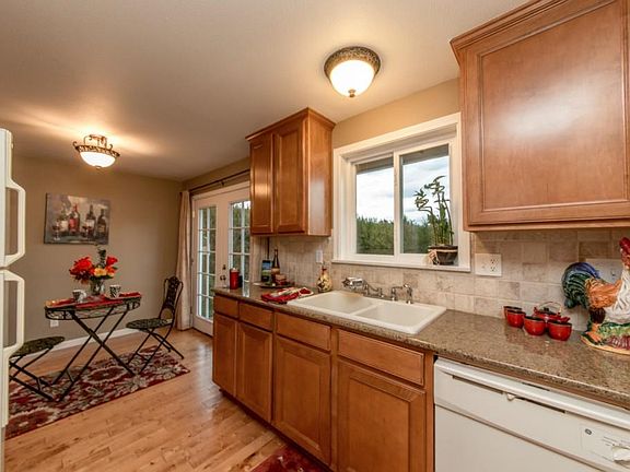 3rd image of 7812 Stinson Ave