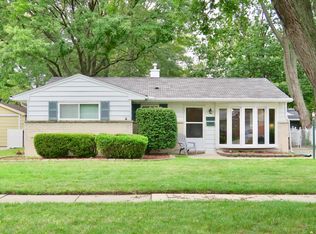 271 Lyons Dr, Troy, MI 48083