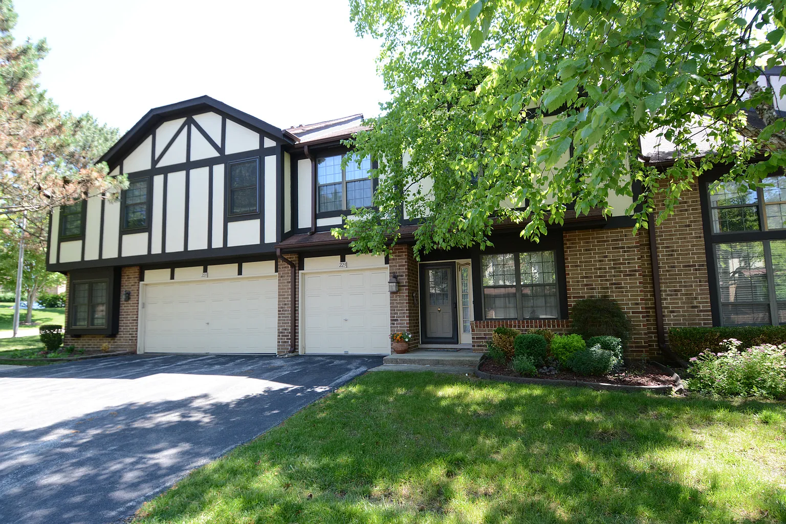 223 Wildwood Ct photo 1