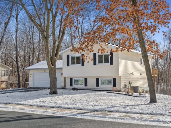 901 Carver Beach Rd, Chanhassen, MN 55317