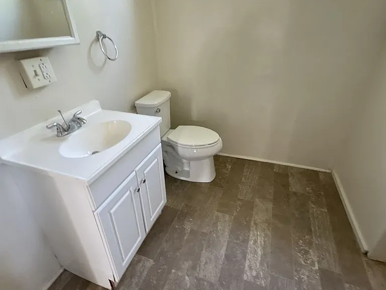 521 Locust Ave — Photo 6