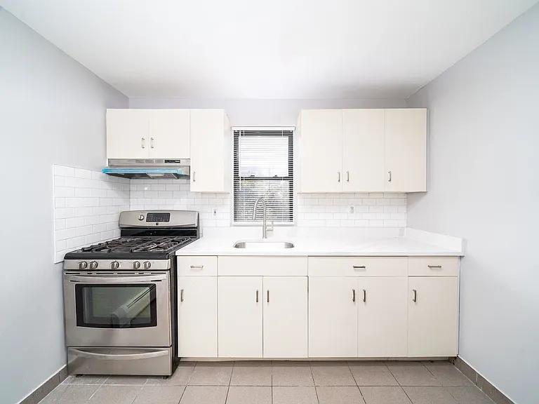 43 W 9th St #6 — Photo 7