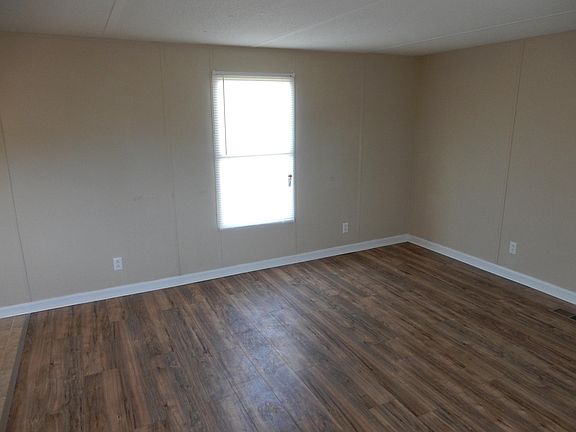 5th image of 48 Milkweed Ln