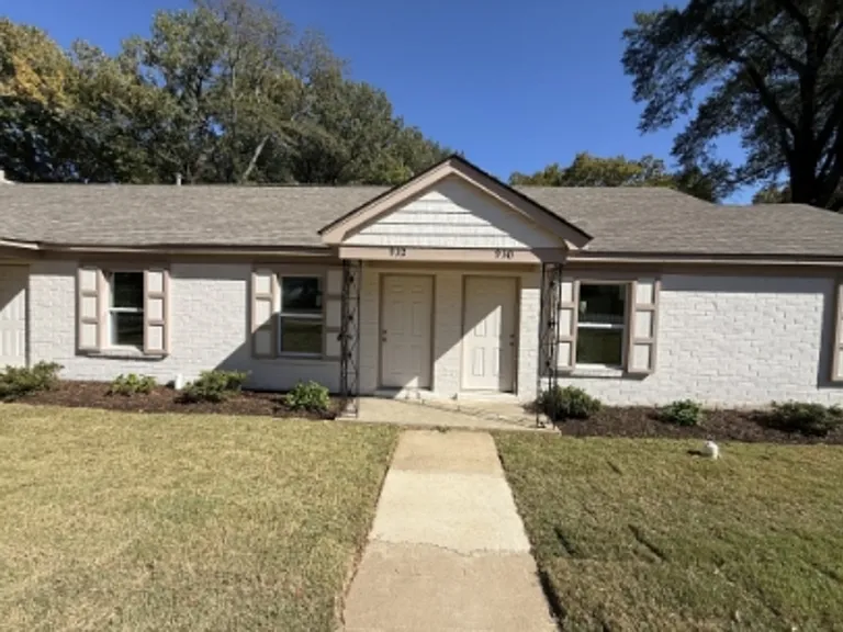 940 N Hollywood St — Photo 27