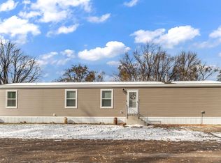 604 White St SE #13, Watertown, MN 55388