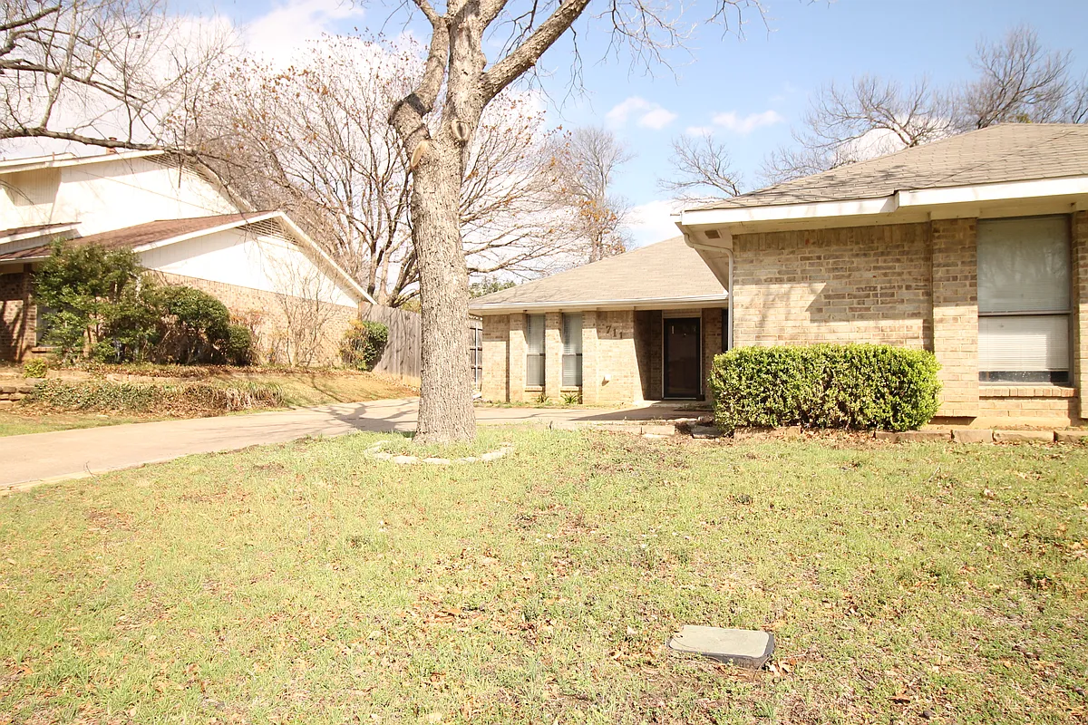 Building Photo - 711 Dickey Dr