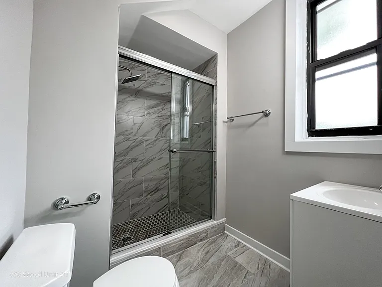 858 N. Wood St./1811 W. Iowa St. — Photo 5
