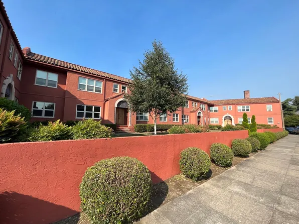 Villa Royalle by Star Metro, 2437 NE Hoyt St APT 9, Portland, OR 97232