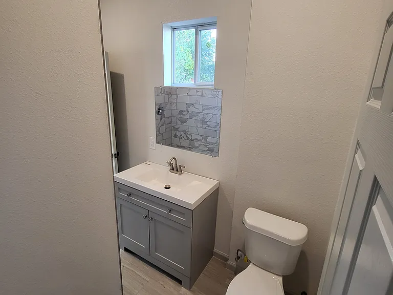 647 Hammond Ave — Photo 20