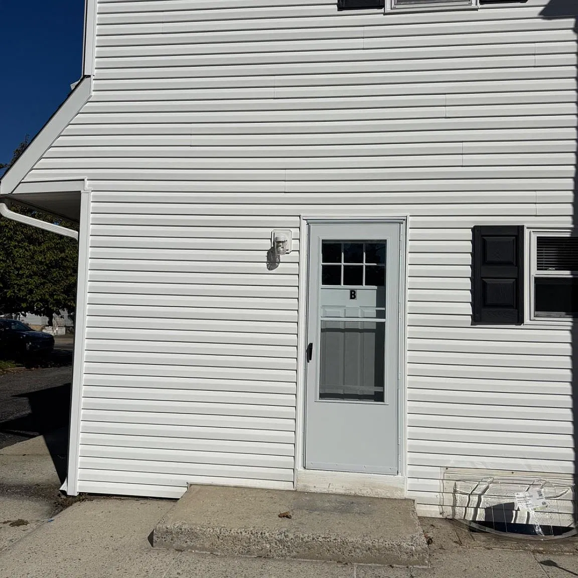 1 bed, 1.0 bath, 2824 sqft, $1,300 — Photo 2