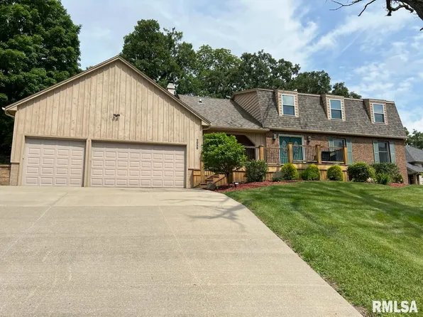 2935 Elk Dr, Bettendorf, IA 52722