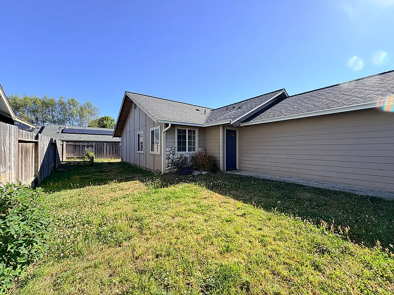 1243 N Park Ln — Photo 24
