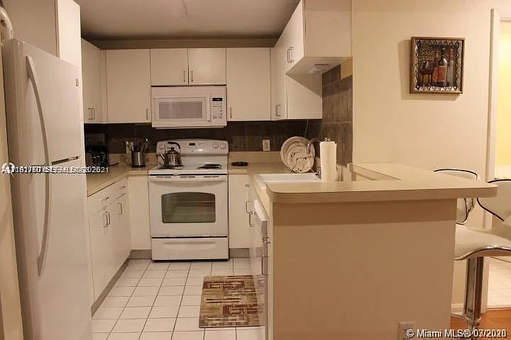 Fortune House Condo — Photo 3