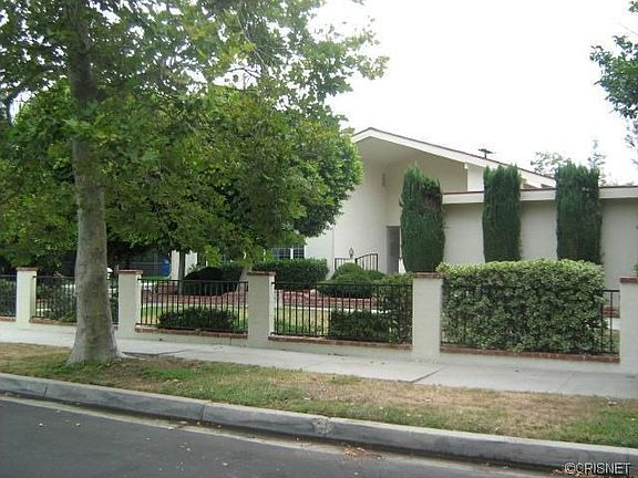 2nd image of 7456 Chaminade Ave