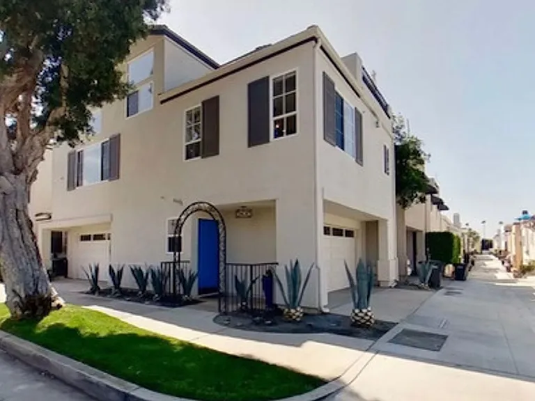 445 1/2 Begonia Ave — Photo 1