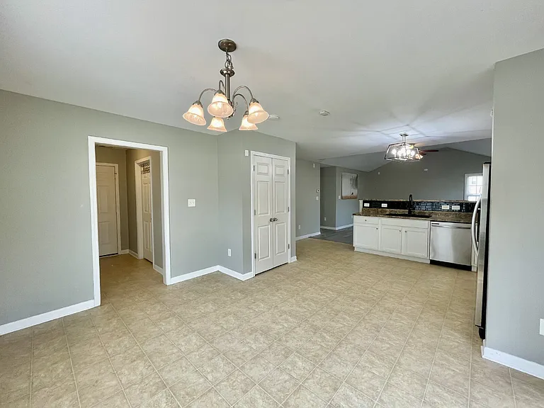 219 Bennington Dr — Photo 13