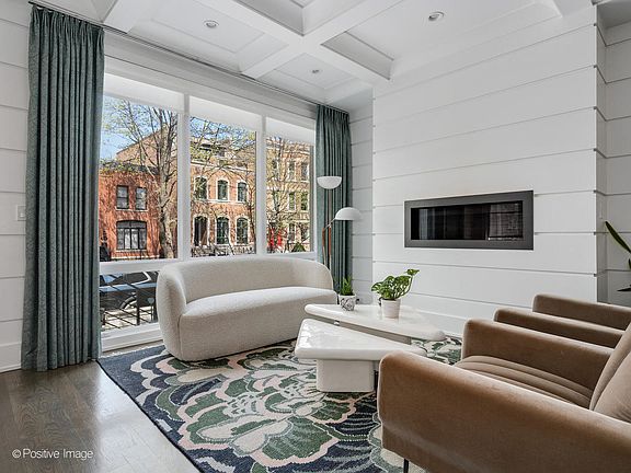 4th image of 2119 W Cortland St