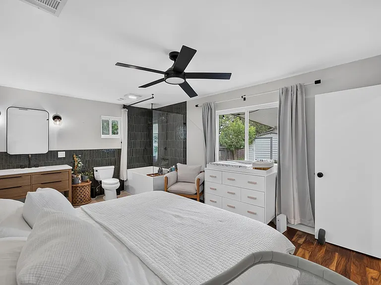 7803 Woodcroft Dr — Photo 11