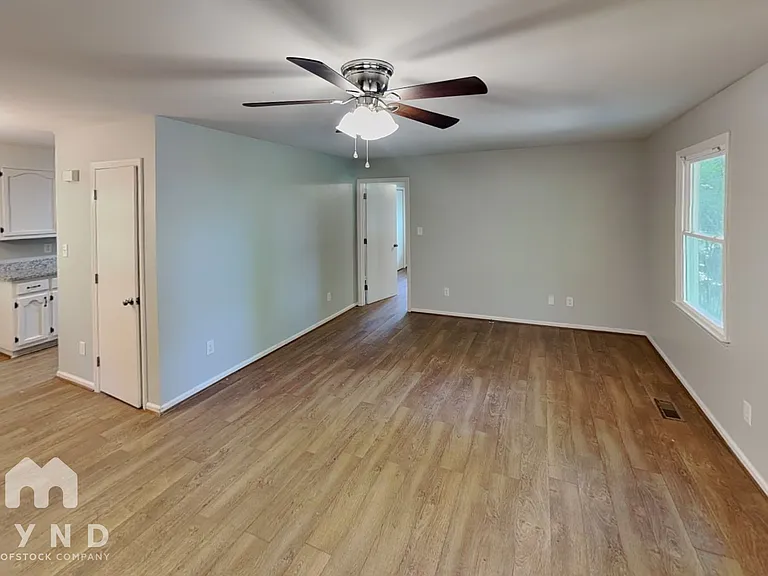 4629 Longbriar Dr — Photo 8