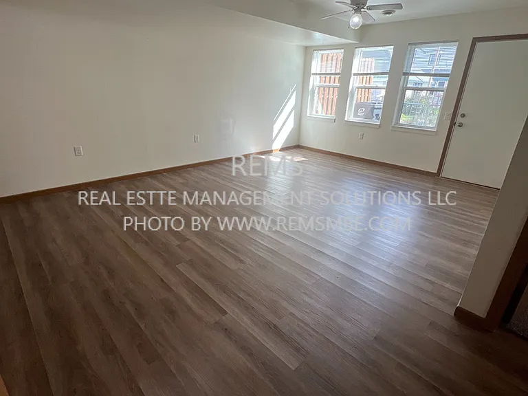 202 W North St — Photo 4
