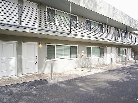 3rd image of 12715 Lakewood Blvd APT 2