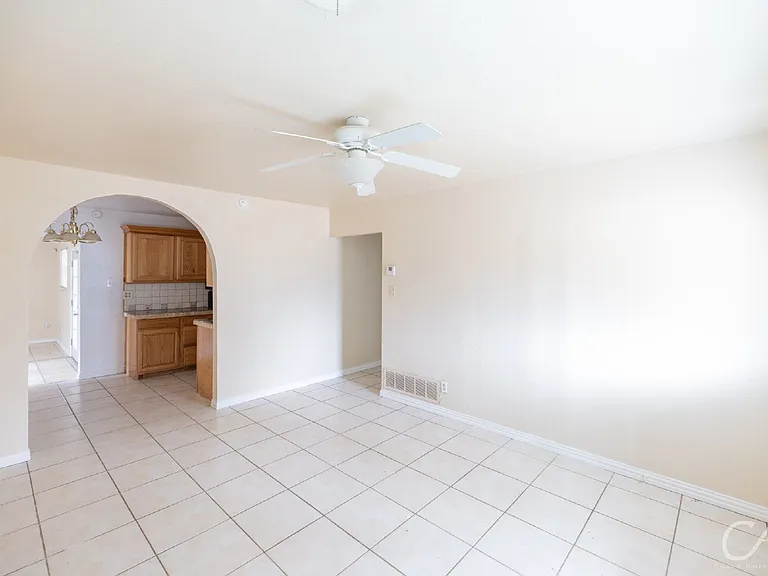2902 Bennett Dr — Photo 4