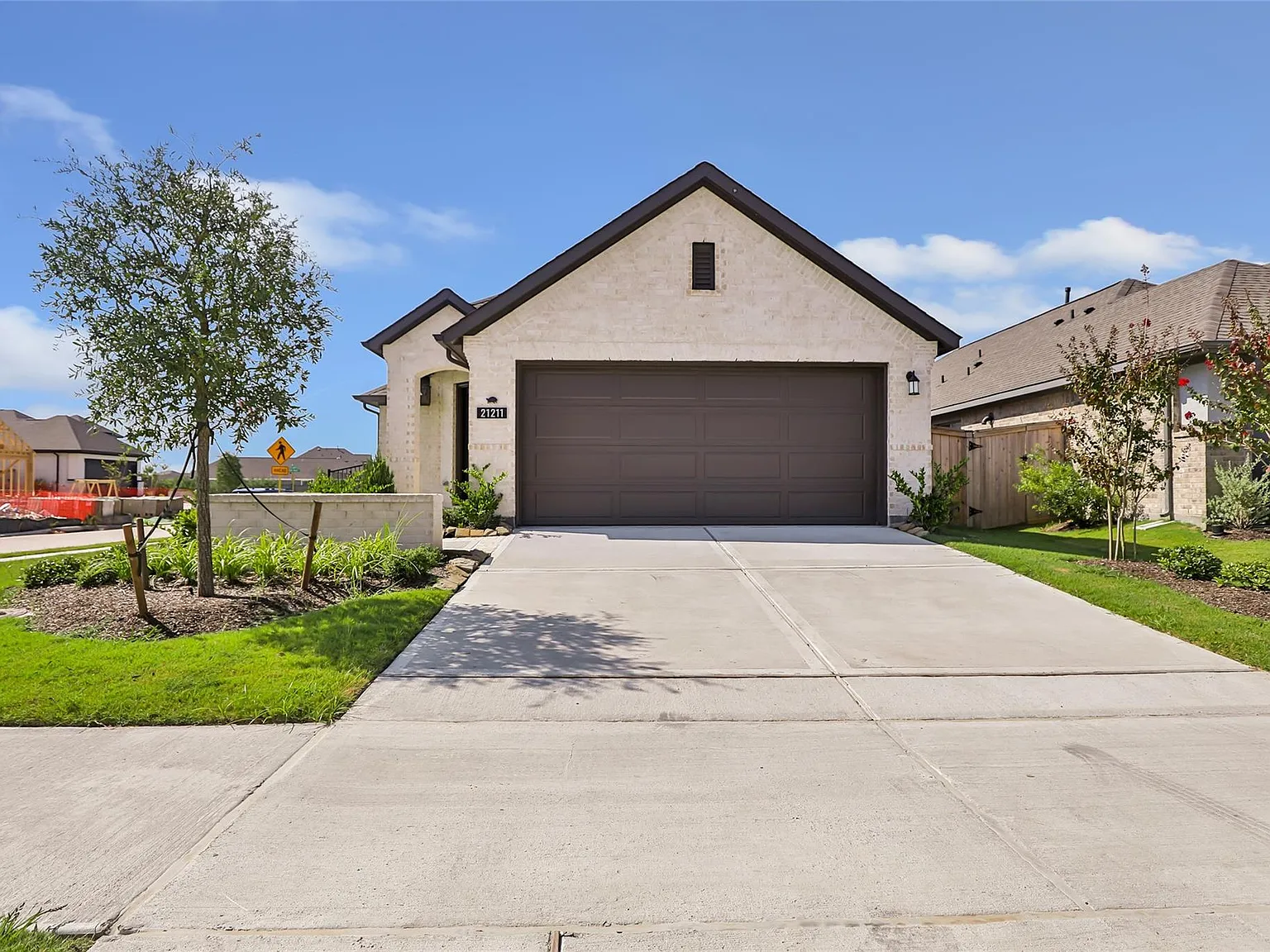 4 bed, 2.0 bath, 1755 sqft, $2,850 — Photo 3