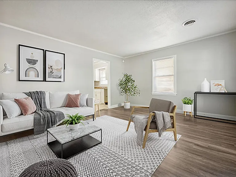 2048 Whitney Ave — Photo 2