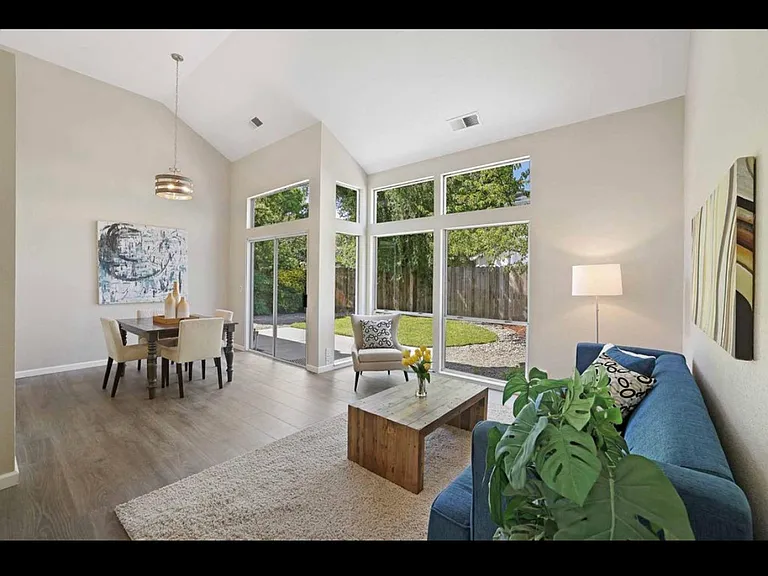 Valdora St — Photo 2