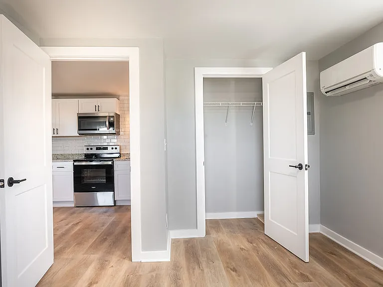 650 4th St NE — Photo 5