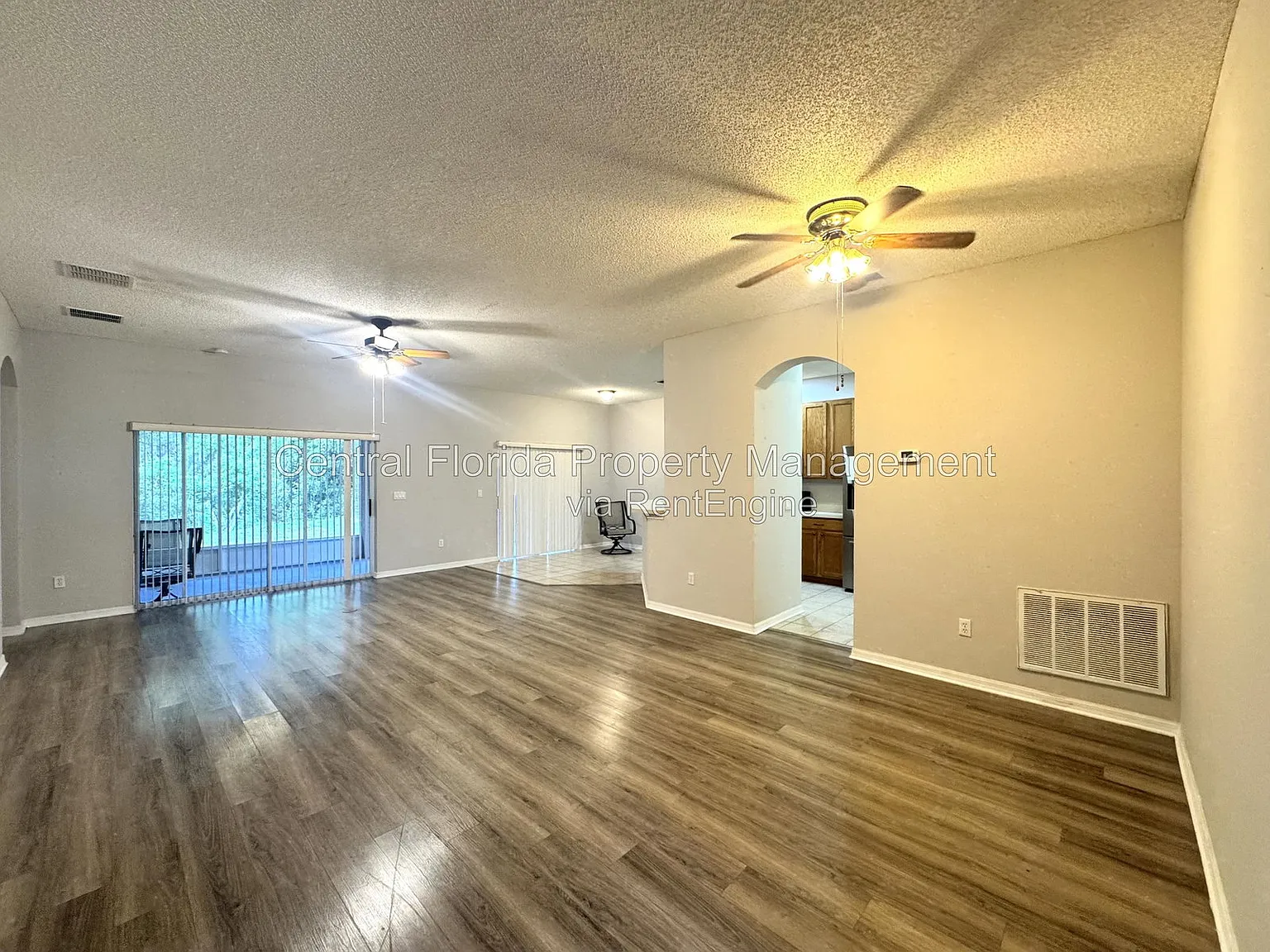 3 bed, 2.0 bath, 1509 sqft, $2,399 — Photo 3