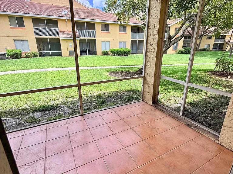 1142 Coral Club Dr #1142 — Photo 18