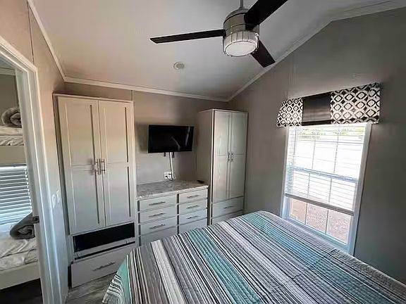 5th image of 240 Bear Ln #8