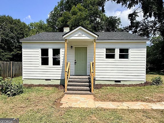 5th image of 1307 Lucky St