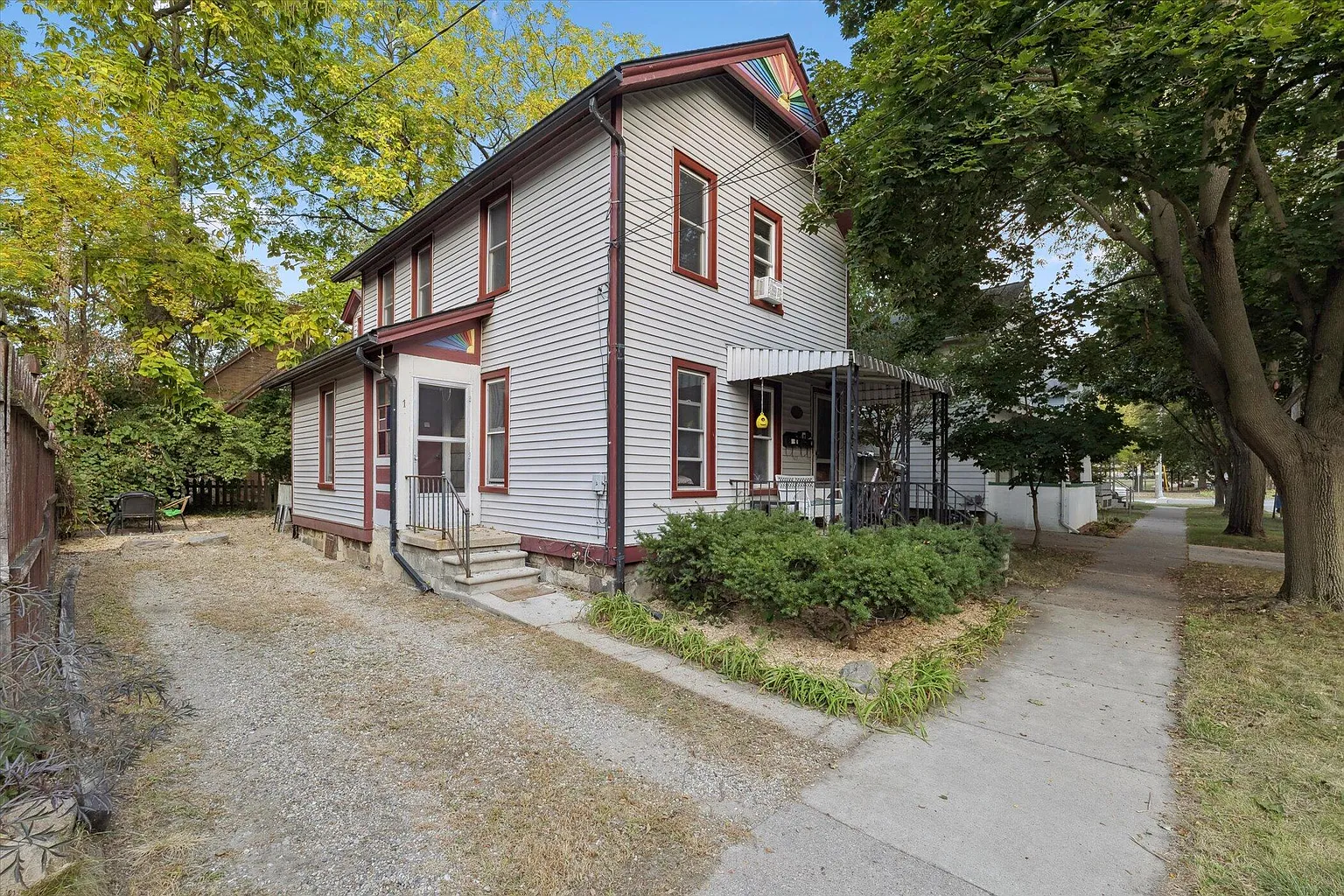 117 E Summit St photo 1