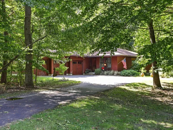 5100 Beechwood Ln #26, South Haven, MI 49090
