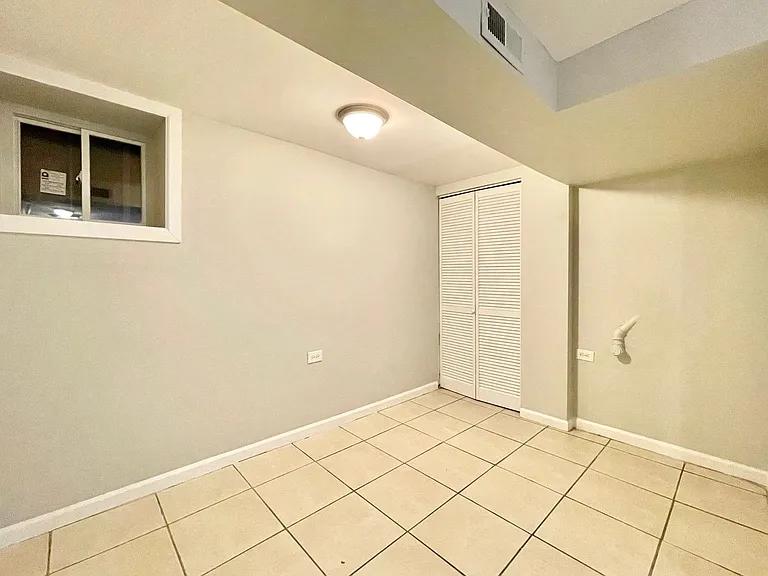 1644 N California Ave — Photo 22