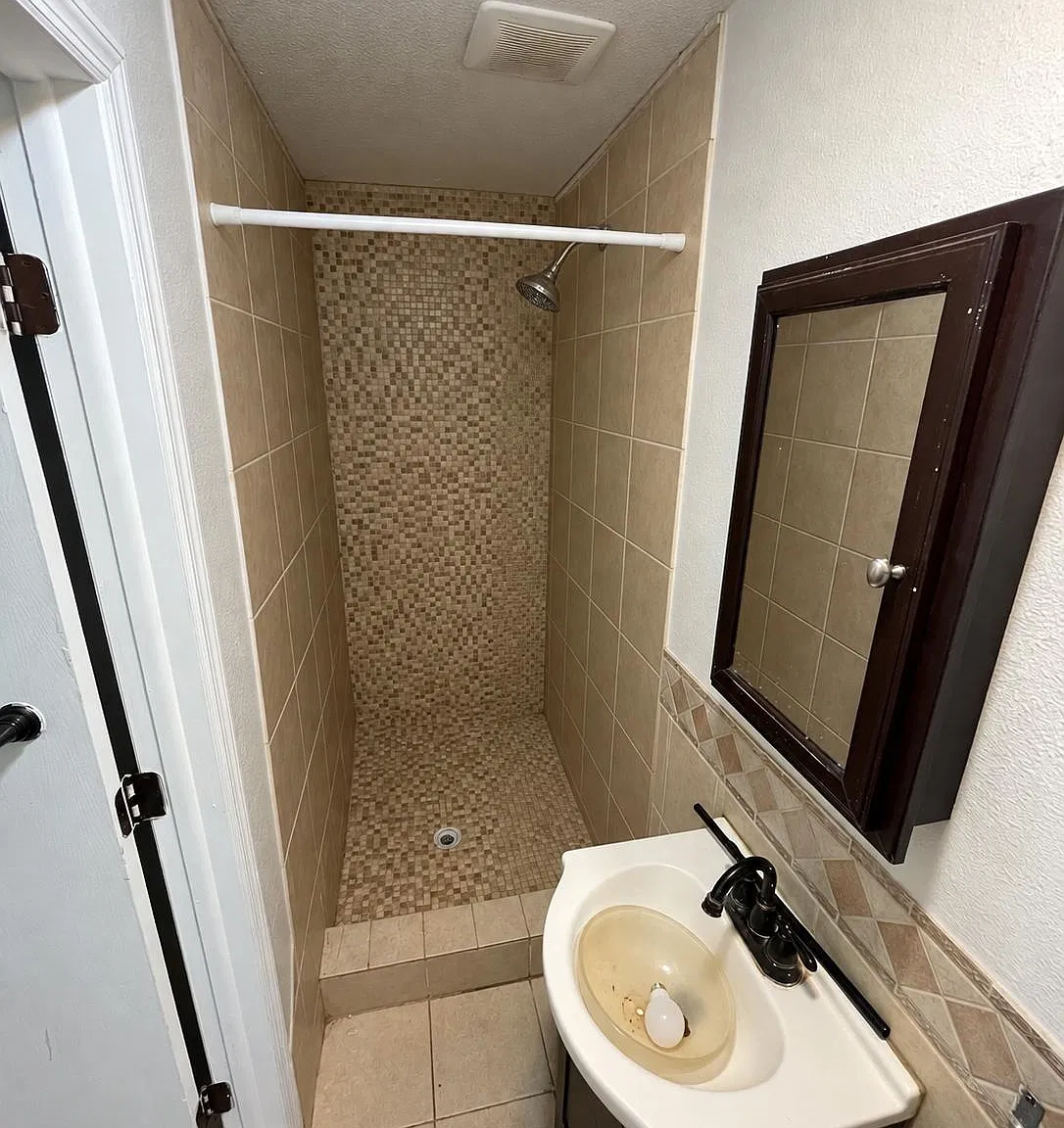 2 bed, $1,400 — Photo 4