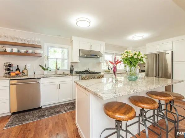 119 Sherwood Ave, Mahwah, NJ 07430