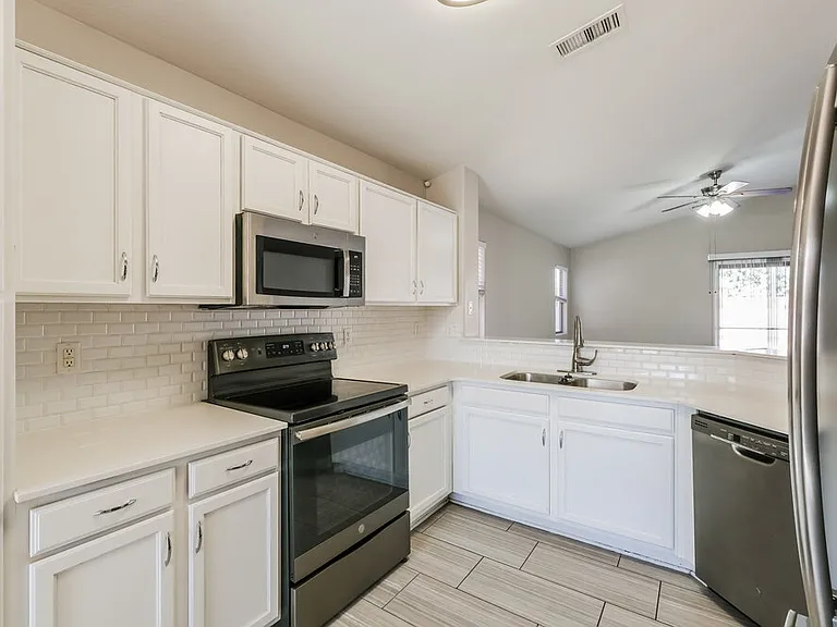2525 S 109th Dr — Photo 9