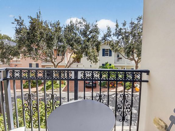 5th image of 1054 E Heritage Club Cir