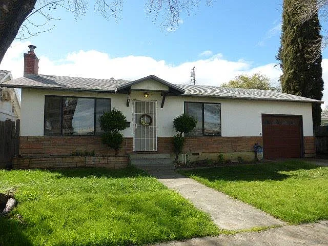 861 Walnut Dr photo 1