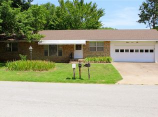 936 N Davis St, Pea Ridge, AR 72751