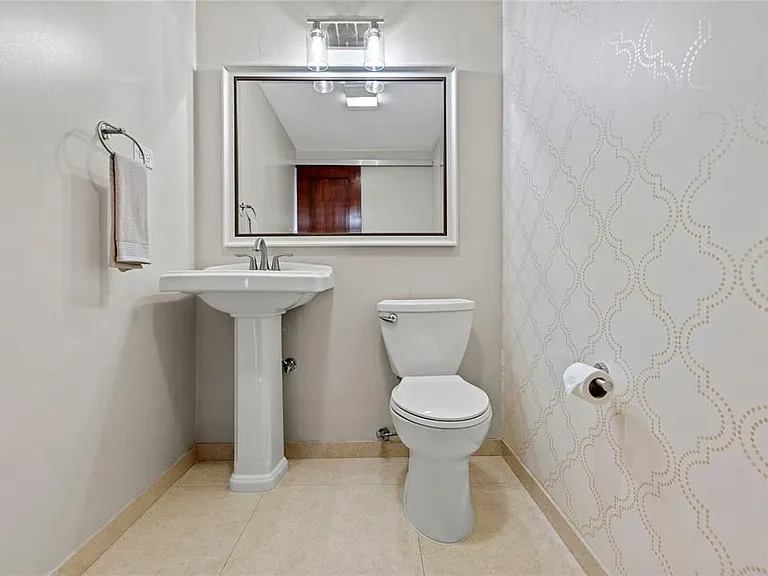 860 Ashford Ave #9 — Photo 15