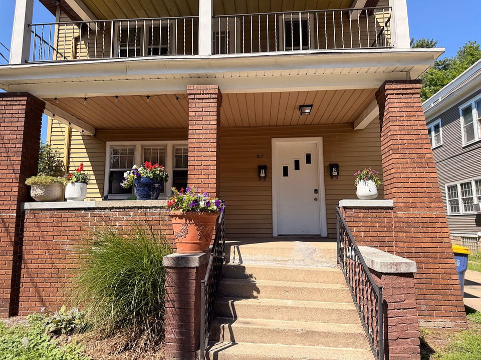 1st image of 317 Pine Ave NW