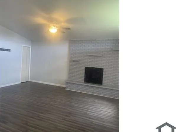 2809 Lake Dr, Holiday Hills, IL 60051