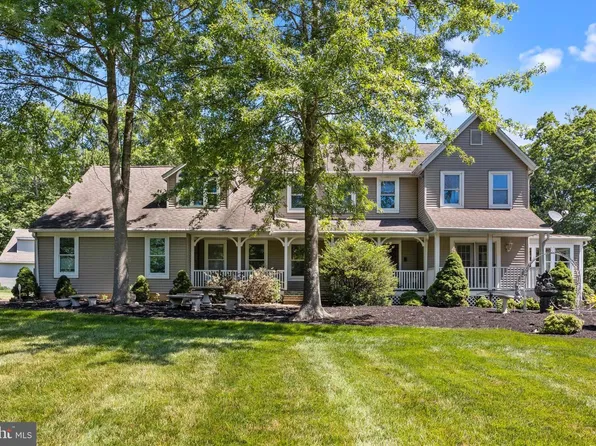 110 Pine Ln, Newtown, PA 18940